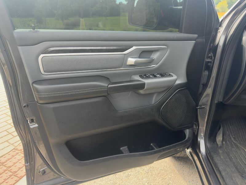 Dodge RAM 1500 (2020) 3,6 Bighorn Lonestar Quad 4x4  - fotka 13 z 19