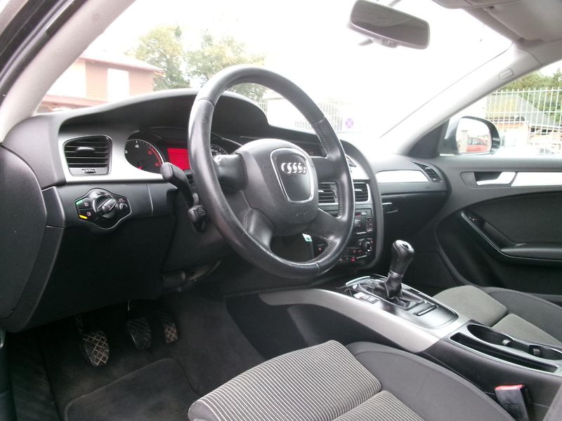 Audi A4 (2008) 2,0TDI AC TEMP VÝHŘEV ALU - fotka 24 z 31