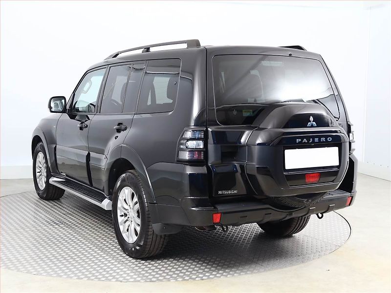 Mitsubishi Pajero (2015) 3.2 DI-D - fotka 4 z 18