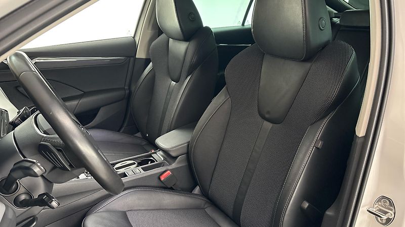 Škoda Octavia 2.0 TDI DSG Style - fotka 15 z 27