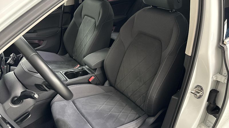 Volkswagen Golf 2.0 TDI DSG Style Variant - fotka 15 z 29