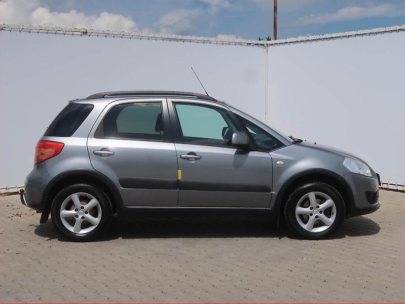 Suzuki SX4 (2009) 1.9 DDiS, 4X4, Serv.kniha - fotka 6 z 14
