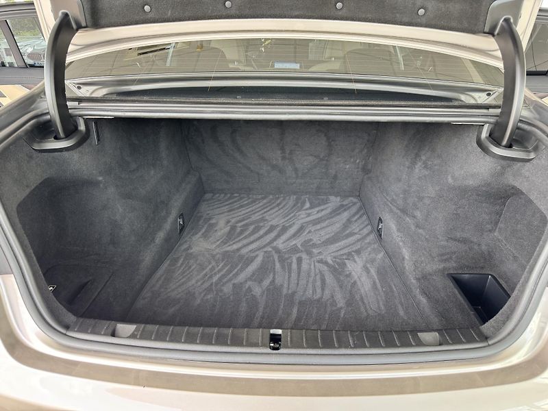 BMW Řada 7 730d xDrive*Laser*Dověry*Masáž - fotka 43 z 46