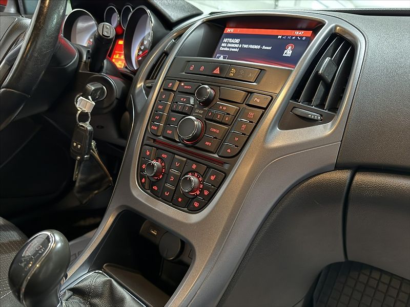 Opel Astra 1,4   T SPORT ENERGY BI-XENON - fotka 20 z 38