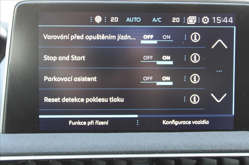 Peugeot 3008 1,2 i 96kW  1.MAJ,ČR,ALLURE - fotka 16 z 35