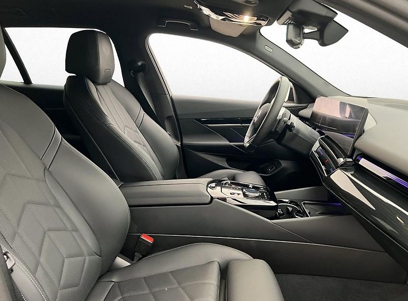 BMW Řada 5 520d AWD Touring MSport Tažné - fotka 25 z 35