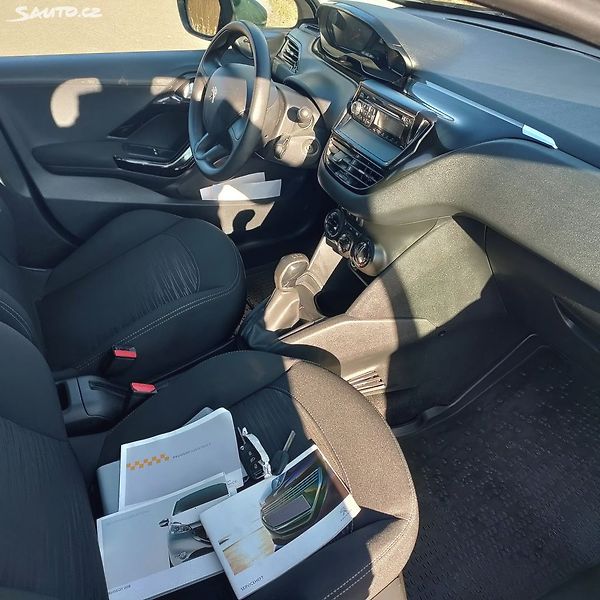 Peugeot 208 KRÁSNÝ,60TKM,1MAJ54L,SERVISKA - fotka 7 z 22