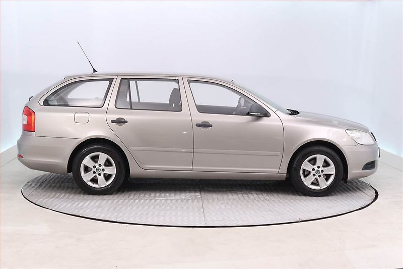 Škoda Octavia (2011) 1.6 TDI, Tempomat - fotka 6 z 15
