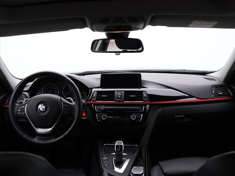 BMW Řada 3 3,0 330d 210kW Aut. xDrive - fotka 28 z 36