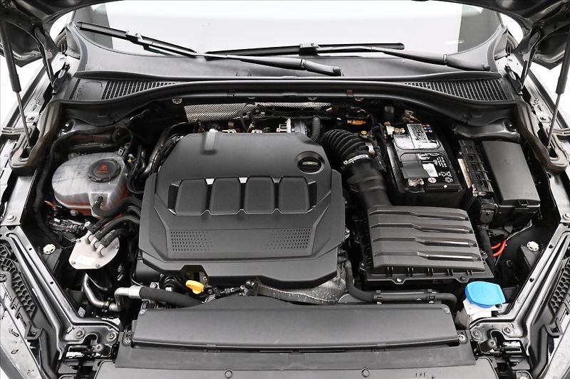 Škoda Superb 2,0 TDI 110 kW DSG Style Záruk - fotka 9 z 30