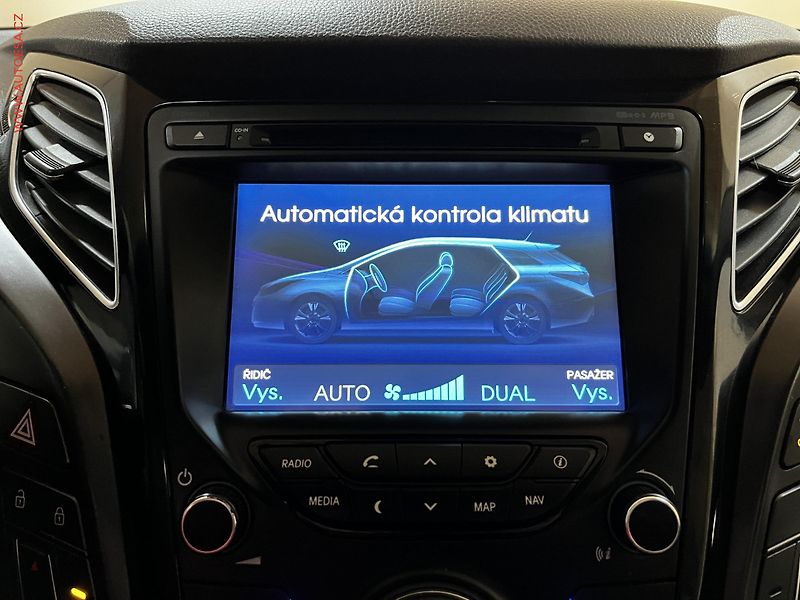 Hyundai i40 (2012) 1.7 CRDi, LED, autoAC - fotka 15 z 19