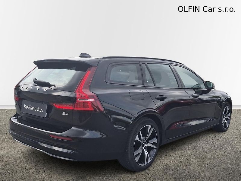 Volvo V60 B4 benzin Plus Dark DCT - fotka 2 z 26