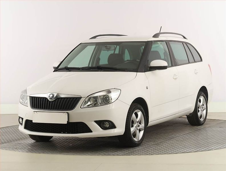 Škoda Fabia (2014) Elegance 1.4 16V, Serv.kniha - fotka 2 z 19