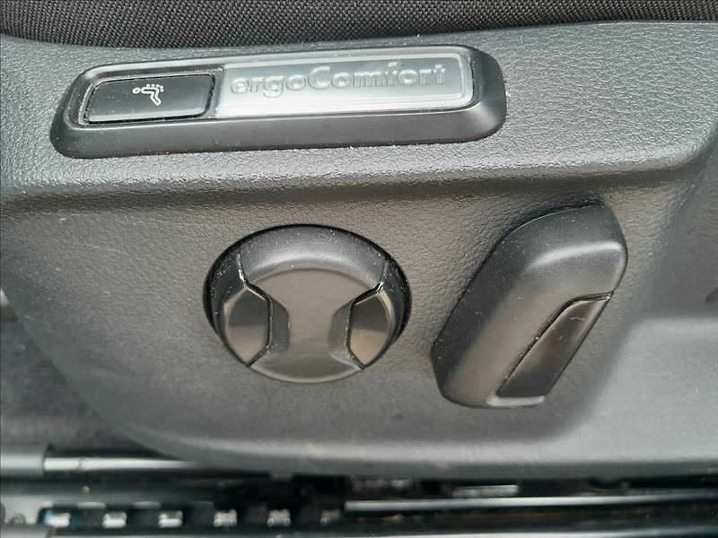 Volkswagen Passat Variant 2.0 TDI 110KW - fotka 18 z 59