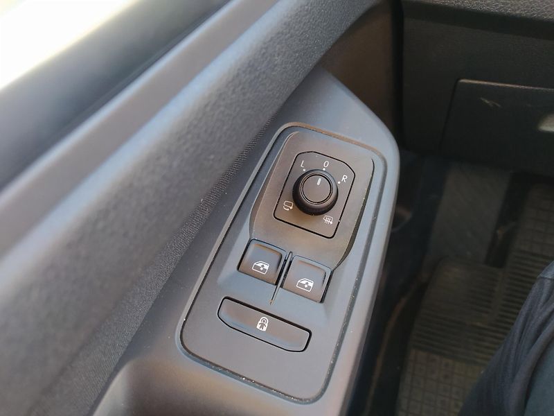Ford Tourneo Connect (2025) 1,5 EcoBoost 85kW Titanium - fotka 17 z 19
