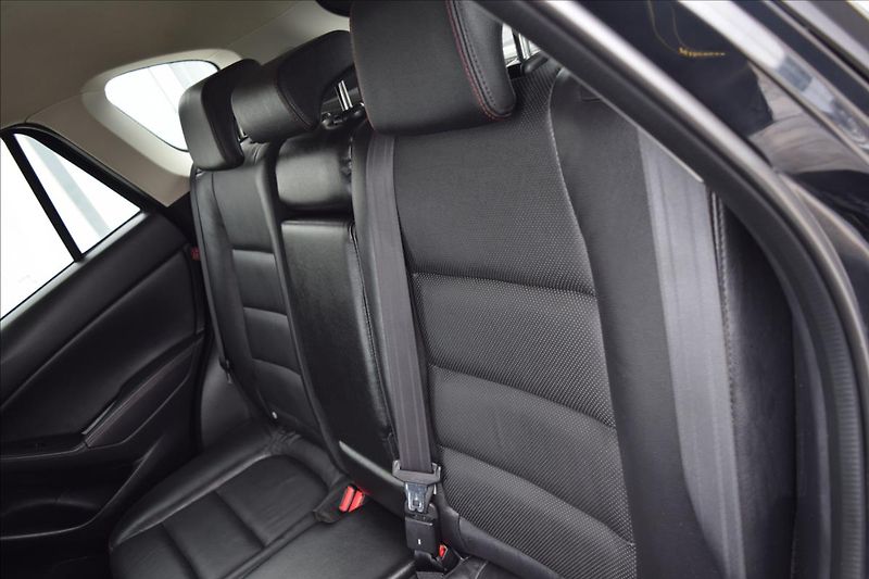 Mazda CX-5 2,0 i 118KW 4X4 AUTOMAT KŮŽE - fotka 17 z 54