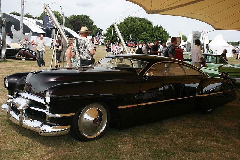 Legendární automobil nazvaný CadZZilla letos slaví 35 let své existence. V současnosti je vystaven v Petersen Automotive Museum v Los Angeles.