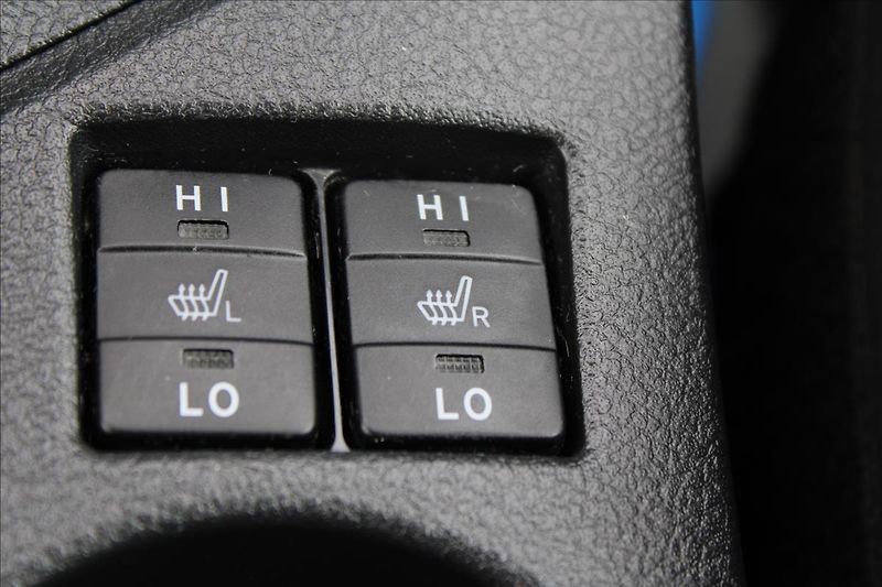 Toyota Auris 1,8 HYBRID KAMERA, SERVISKA - fotka 16 z 34