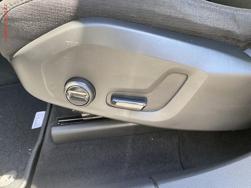 Volvo XC60 (2020) 2.0 D 4x4, ČR, servis.kniha - fotka 14 z 22