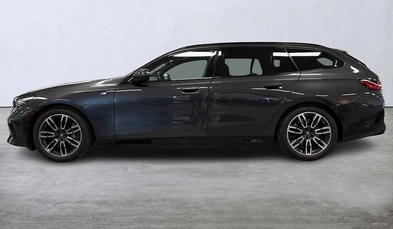 BMW i5 eDrive40 Touring M Kamera Taž. - fotka 3 z 18