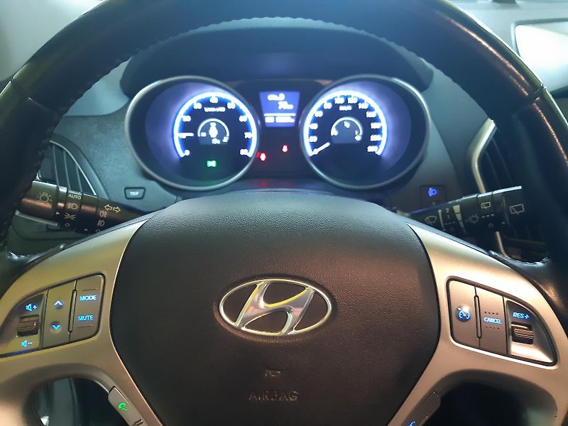 Hyundai ix35 1.6 i DIGIKLIMA 88000km        - fotka 16 z 25