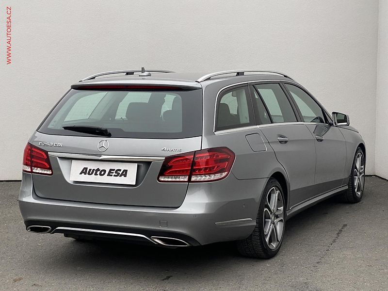 Mercedes-Benz Třídy E (2014) 2.2 CDi E250 4Matic, AT - fotka 4 z 21