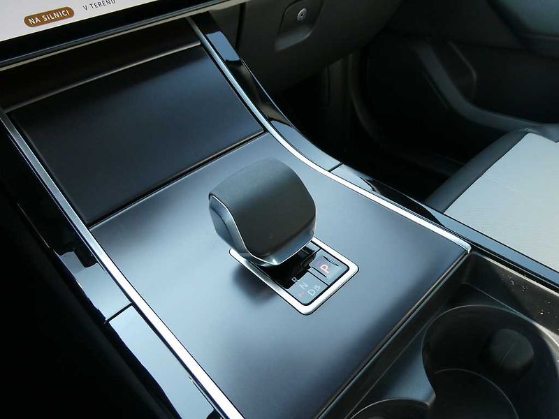Land Rover Range Rover Velar 3,0 Dynamic SE D300 - fotka 31 z 40