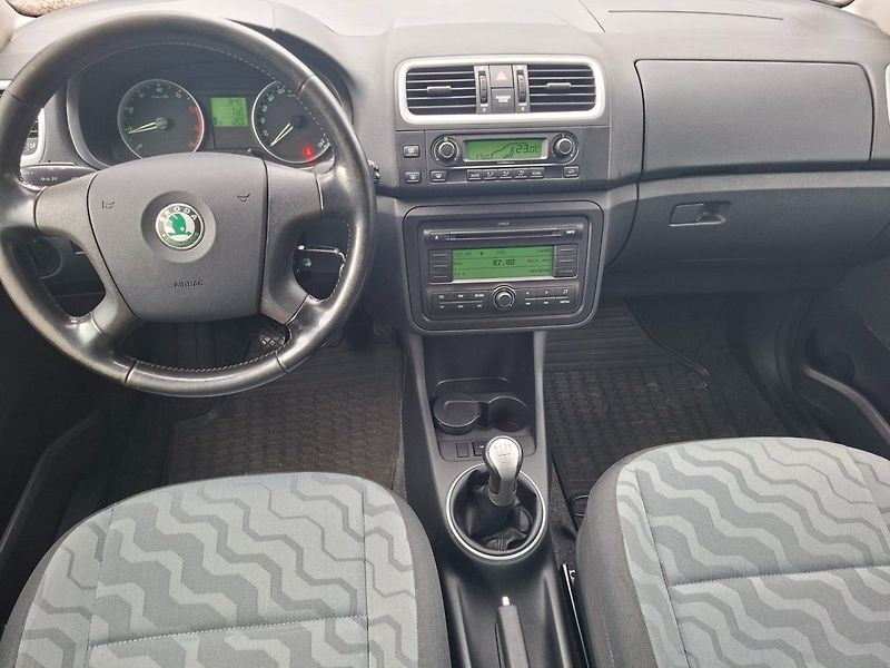 Škoda Fabia (2008) 1.4i 63kW -AUT.KLIMA-TEMPOMAT - fotka 13 z 30