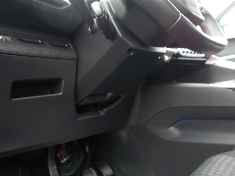 Peugeot 5008 ACTIVE 1.6 BlueHDi 120 7-míst - fotka 27 z 46