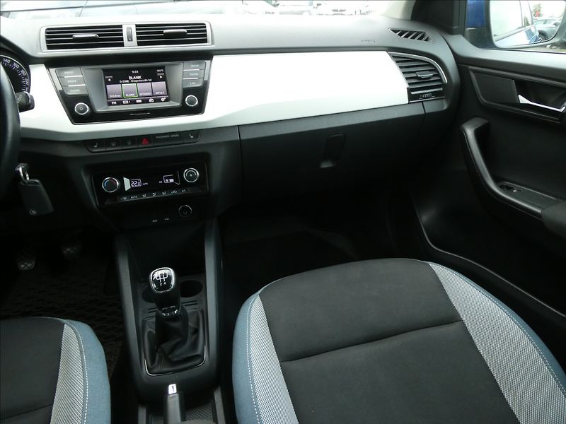 Škoda Fabia 1,2 TSi 2xkola,auto klima,temp - fotka 26 z 42