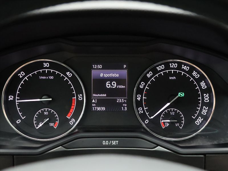 Škoda Superb 2.0 TDI 140kW 4x4 Style CZ - fotka 19 z 40