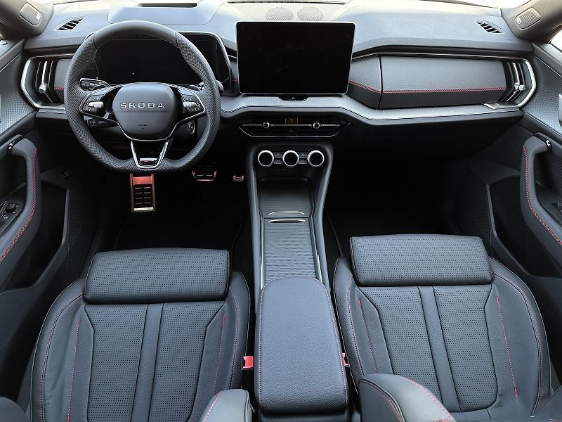 Škoda Kodiaq RS 2.0TSi 4x4 DSG 7-MÍST 265PS - fotka 36 z 43