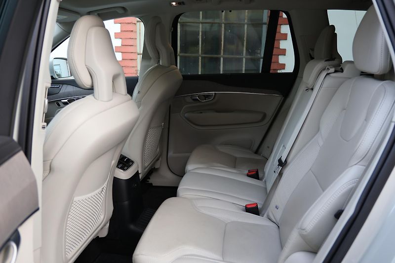 Volvo XC90 (2021) T8 AWD Plug-in Hybrid - fotka 8 z 25