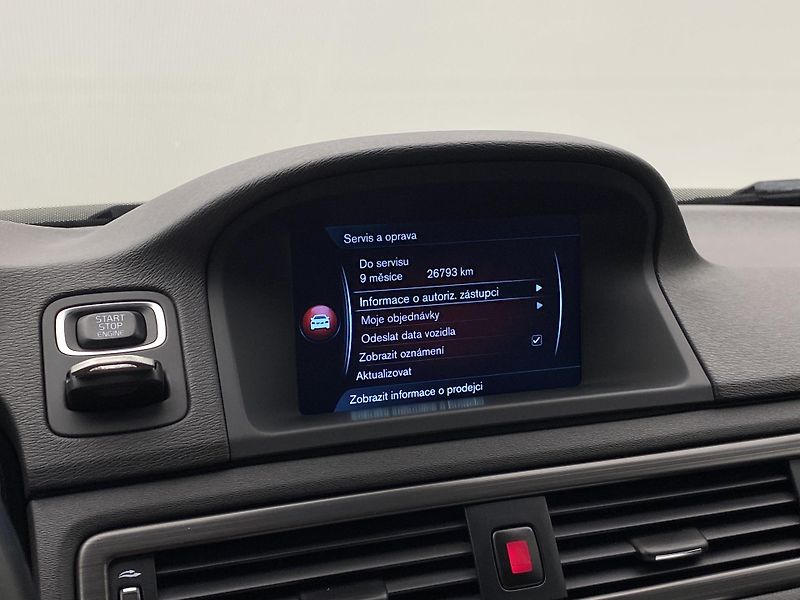Volvo XC70 D3 AWD SUMMUM AUT - fotka 42 z 45