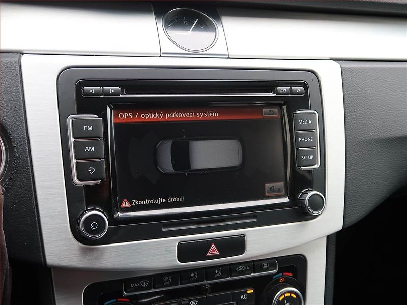 Volkswagen Passat (2011) 2.0 TDI, Xenony, Tempomat - fotka 13 z 19