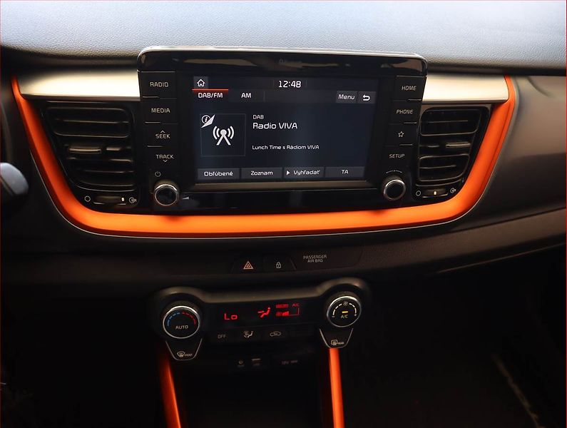 Kia Stonic (2018) 1.25 CVVT, Xenony, Tempomat - fotka 12 z 18