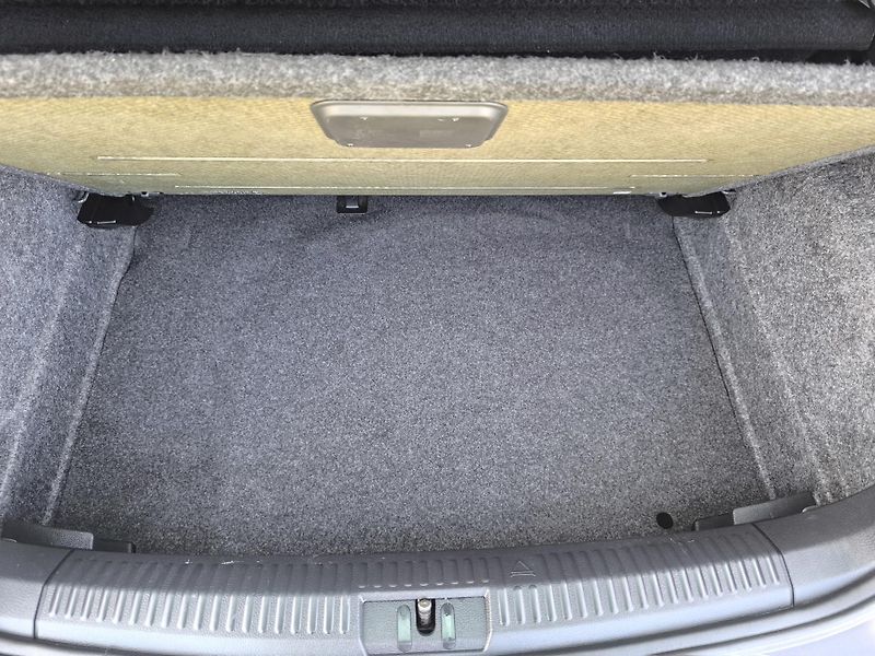 Volkswagen Polo (2011) 1.6 TDI,PRVNÍ MAJITEL,SERVISKA - fotka 13 z 40