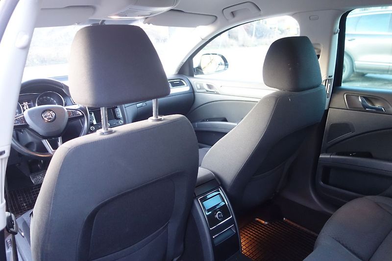 Škoda Superb 2,0TDi 125kW DSG! 2 x ALU kola - fotka 26 z 31