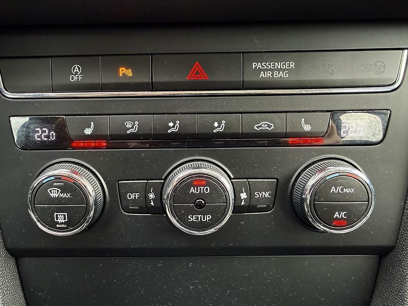 Seat Leon 1,4 TSI 90kW ST Navi AKCE ! - fotka 25 z 28