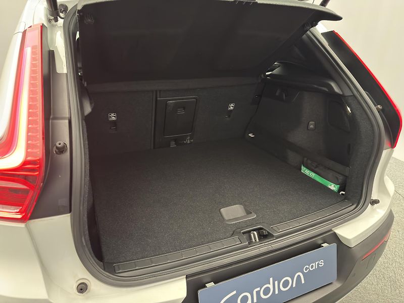 Volvo XC40 T4 MOMENTUM AUT - fotka 5 z 45