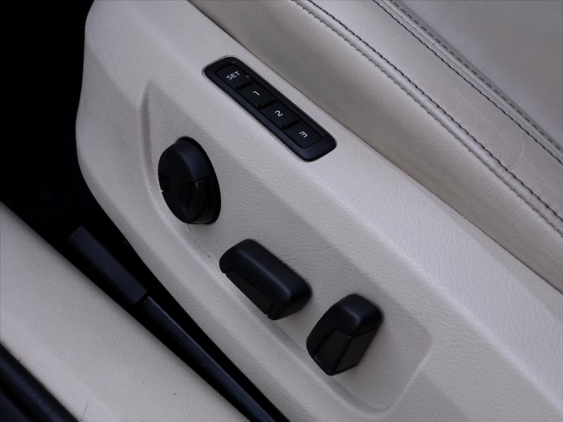 Škoda Superb 2,0 TDI 147kW DSG Style 4x4 CZ - fotka 17 z 45