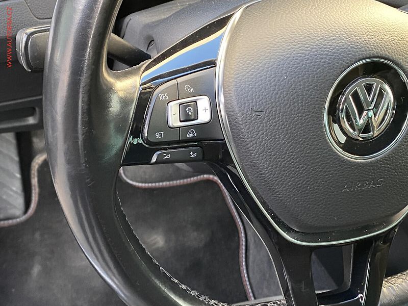 Volkswagen Passat (2016) 2.0 TDi, Highline, Webasto - fotka 14 z 17