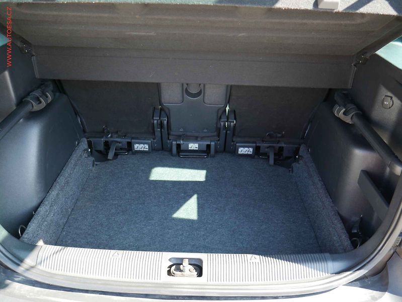 Škoda Yeti (2011) 2.0 TDi 4x4, Elegance, xenon - fotka 7 z 20