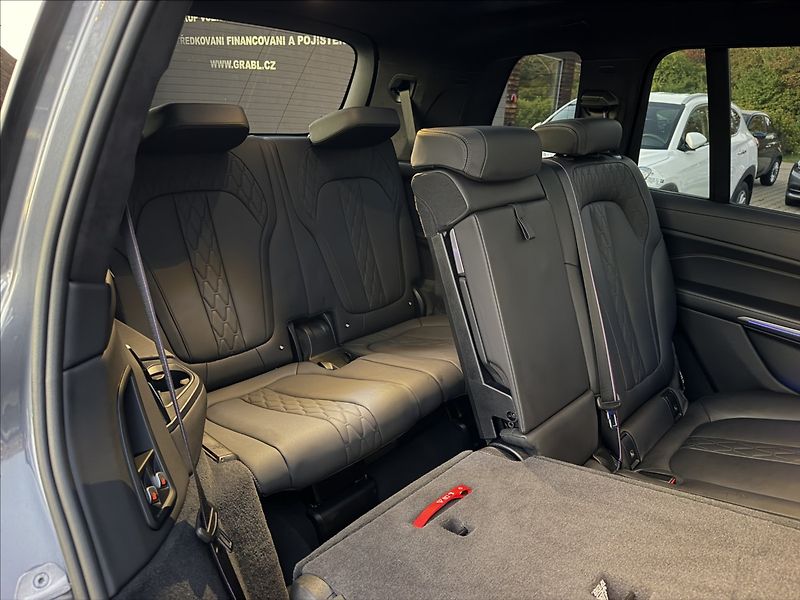 BMW X7 40d Msport X-drive - fotka 35 z 43