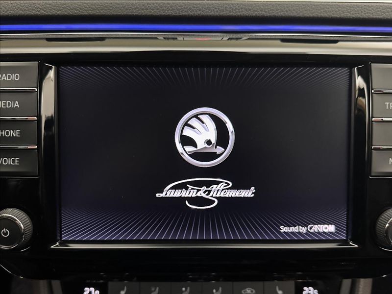 Škoda Superb 2,0 TDi 110kW L&K DPH ACC DCC - fotka 16 z 56