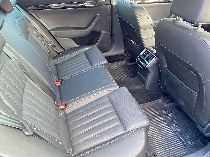 Škoda Superb (2023) Combi 2.0 TDI 4x4 DSG L&K - fotka 9 z 41