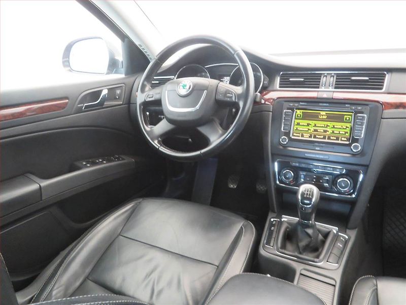 Škoda Superb (2010) Elegance 2.0 TDI, Navi, Xenony - fotka 7 z 16