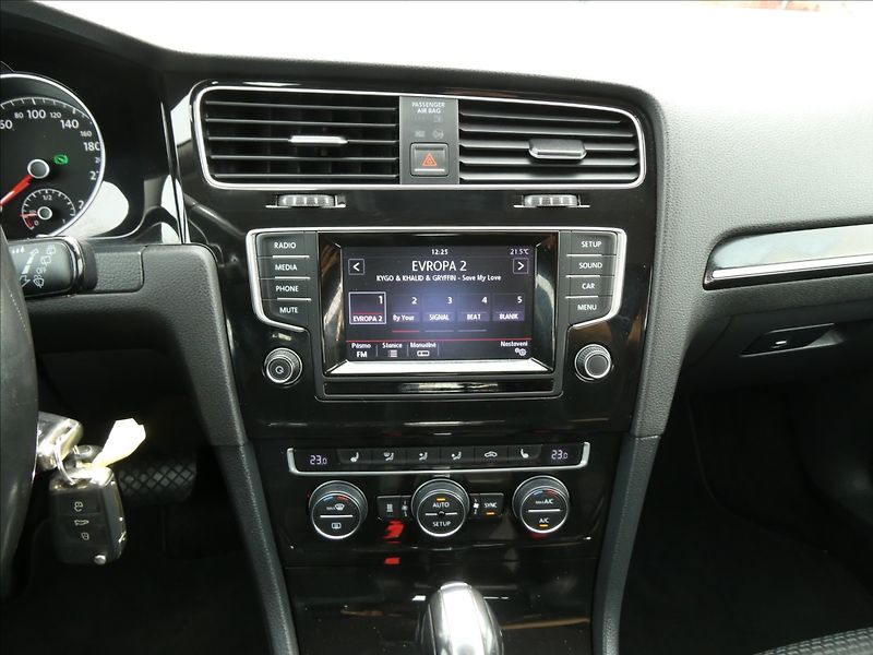 Volkswagen Golf 1,4 TSi 103kW DSG, webasto - fotka 28 z 42