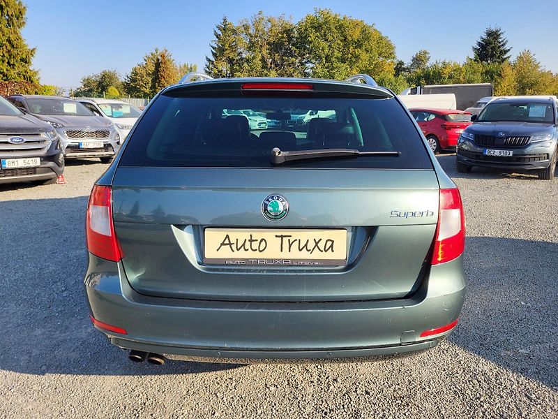 Škoda Superb II combi 2.0 TDi DSG ELEGANCE - fotka 31 z 42