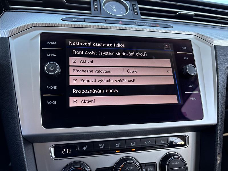 Volkswagen Passat 2,0 TDI 140kW DSG Comfortline - fotka 34 z 41
